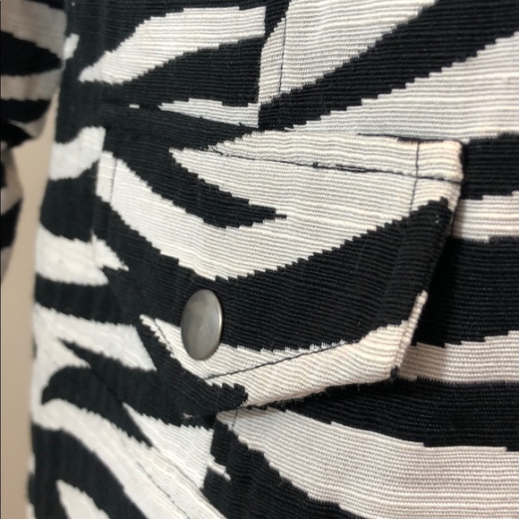 Chico’s Zebra linen-look blazer - Picture 3 of 7